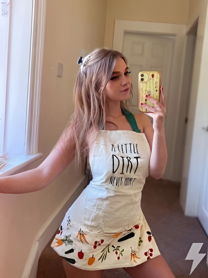 Элеонора привлекальеная девушка из Алдана цена от 10000 руб