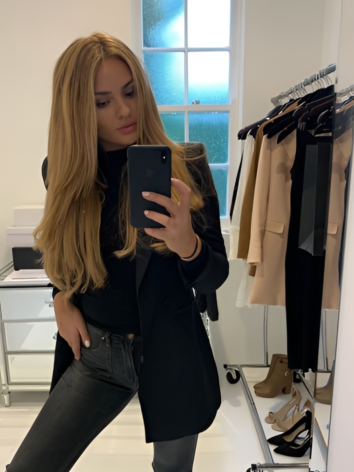 Эмма привлекальеная девушка из Алдана цена от 2500 руб