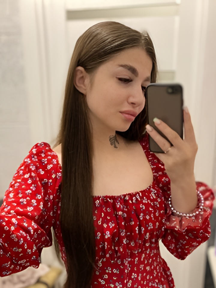 Ульяна привлекальеная девушка из Алдана цена от 4000 руб