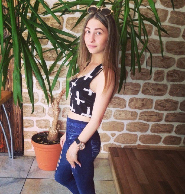 Вероника привлекальеная девушка из Алдана цена от 3000 руб