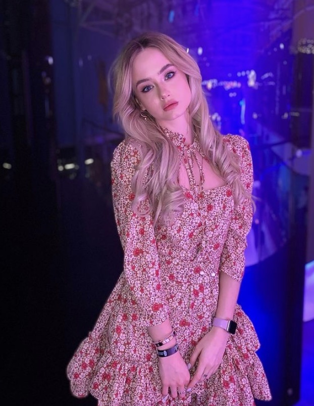 🎥 Евгения привлекальеная девушка из Алдана цена от 6000 руб