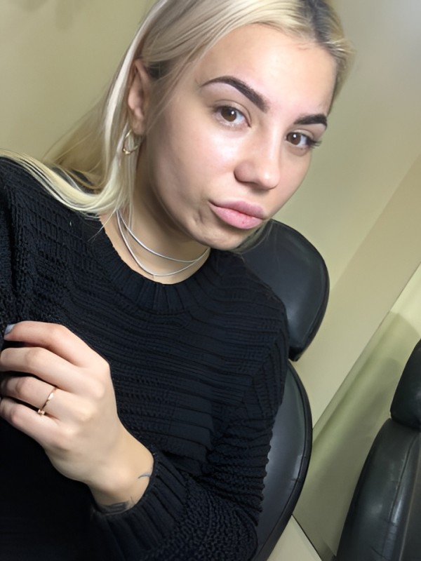 Арина привлекательная девушка из Алдана цена от 4000 руб