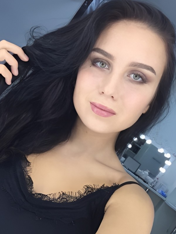 Дина привлекательная девушка из Алдана цена от 1500 руб