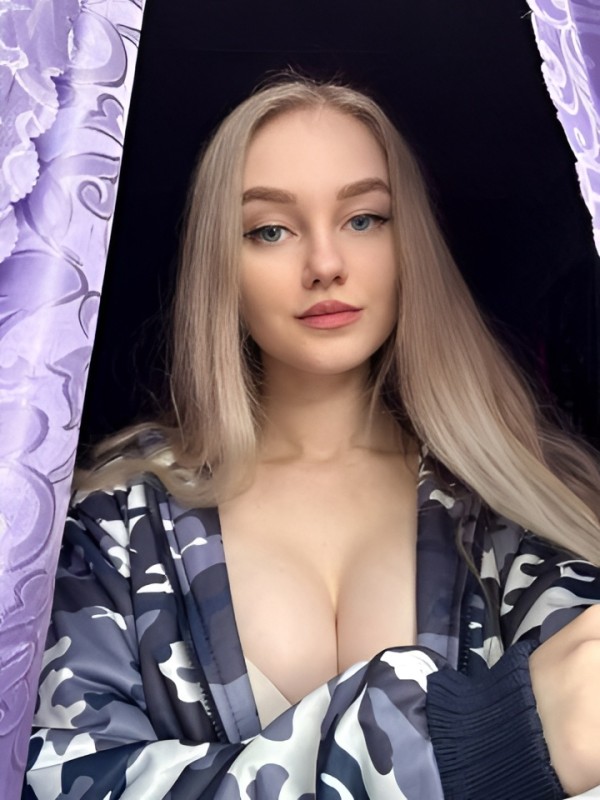 Ярослава привлекательная девушка из Алдана цена от 10000 руб