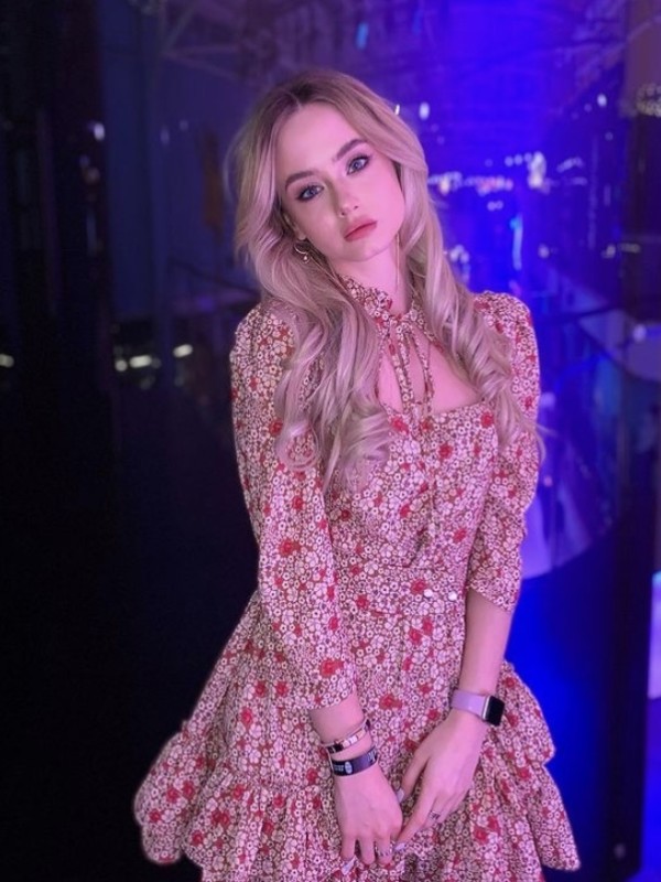 🎥 Евгения привлекательная девушка из Алдана цена от 6000 руб