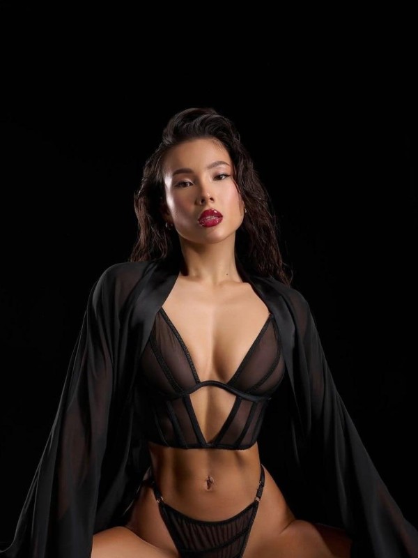 АСЯ привлекательная девушка из Алдана цена от 6000 руб